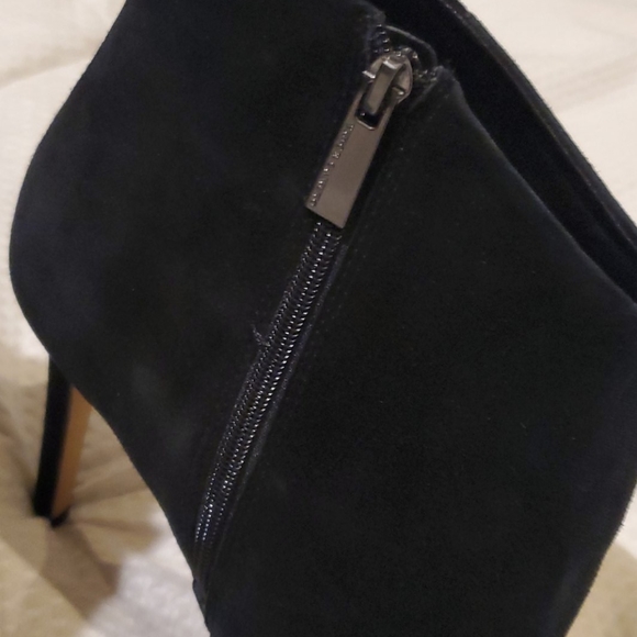 Vince Caputo womens black suede booties - Picture 4 of 5
